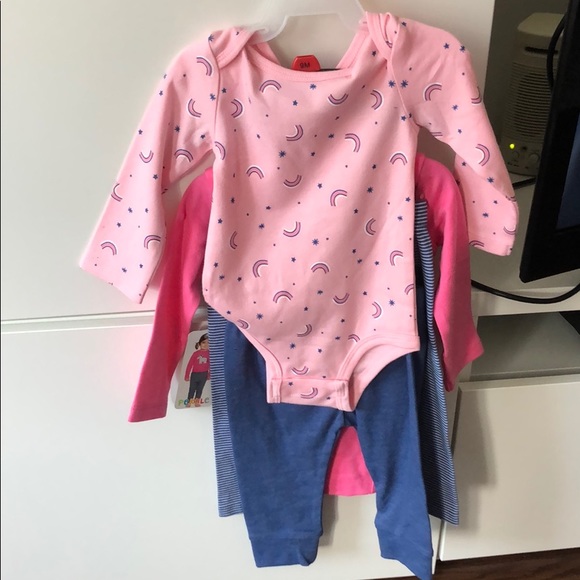 4 piece outfit for baby girl - Picture 2 of 2